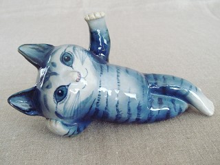 鈴木義美 招き猫（寝ころび） 白木屋：猫百景：鈴木義美 招き猫（小）（寝ころびB）